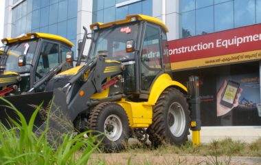 Mahindra Earth Master